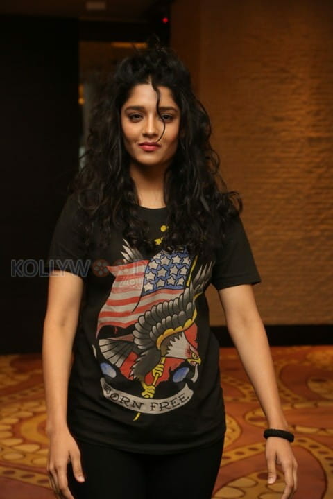 Actress Ritika Singh Photos 18