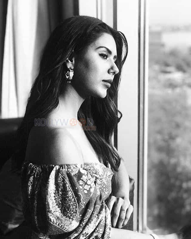 Actress Sonam Bajwa Sexy New Photos 13