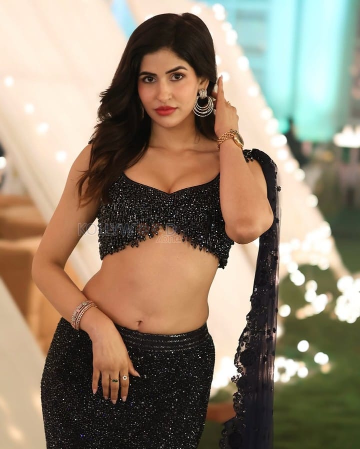 Breathtaking Hot Sakshi Malik in a Black Shimmering Lehenga Pictures 02