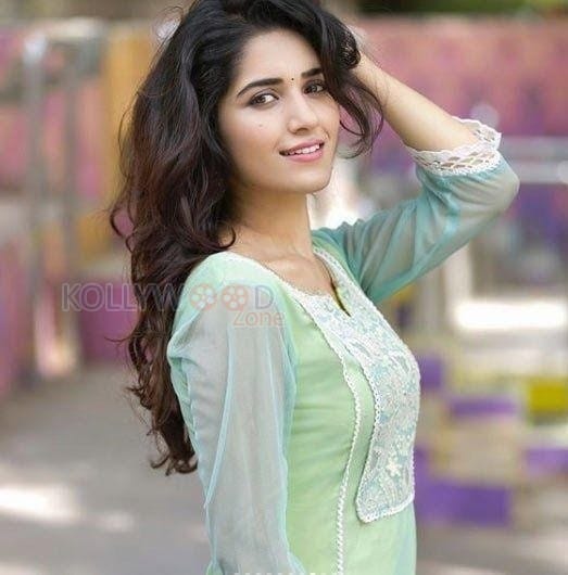 Chi La Sow Movie Heroine Ruhani Sharma Photos 11