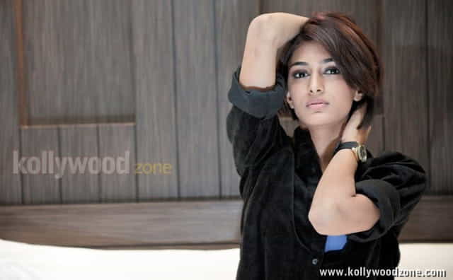 Erica Fernandes Sexy Photos 09