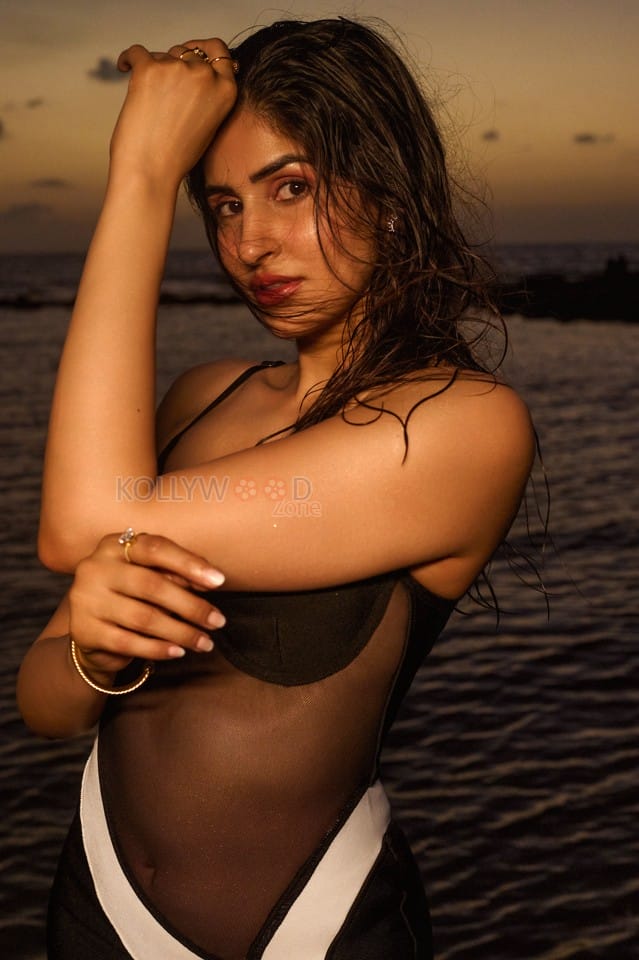 Erotic Model Sakshi Malik in a Black Transparent Bikini Pictures 02