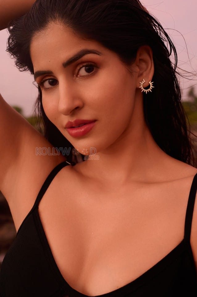 Erotic Model Sakshi Malik in a Black Transparent Bikini Pictures 04