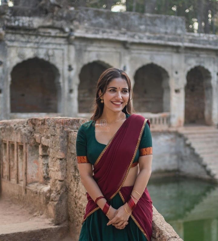 Glamorous Ruhani Sharma in a Maroon Half Saree with Green Blouse Pictures 09