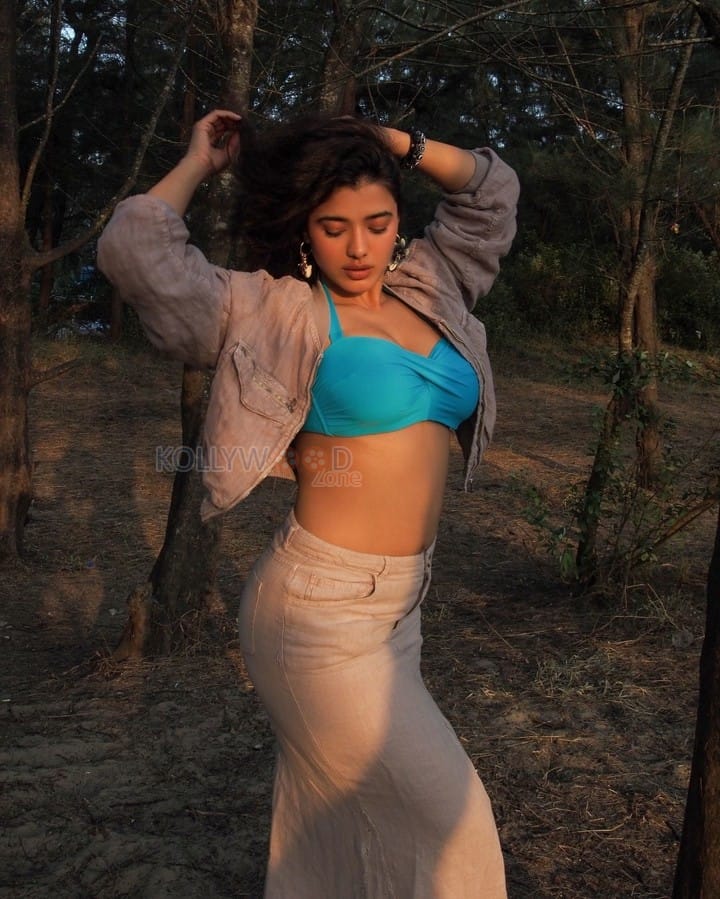 Glamour Beauty Ketika Sharma in a Blue Bralette and Beige Skirt Photos 03