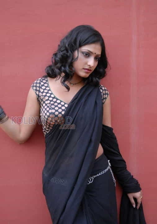 Haripriya Hot Saree Photos 01