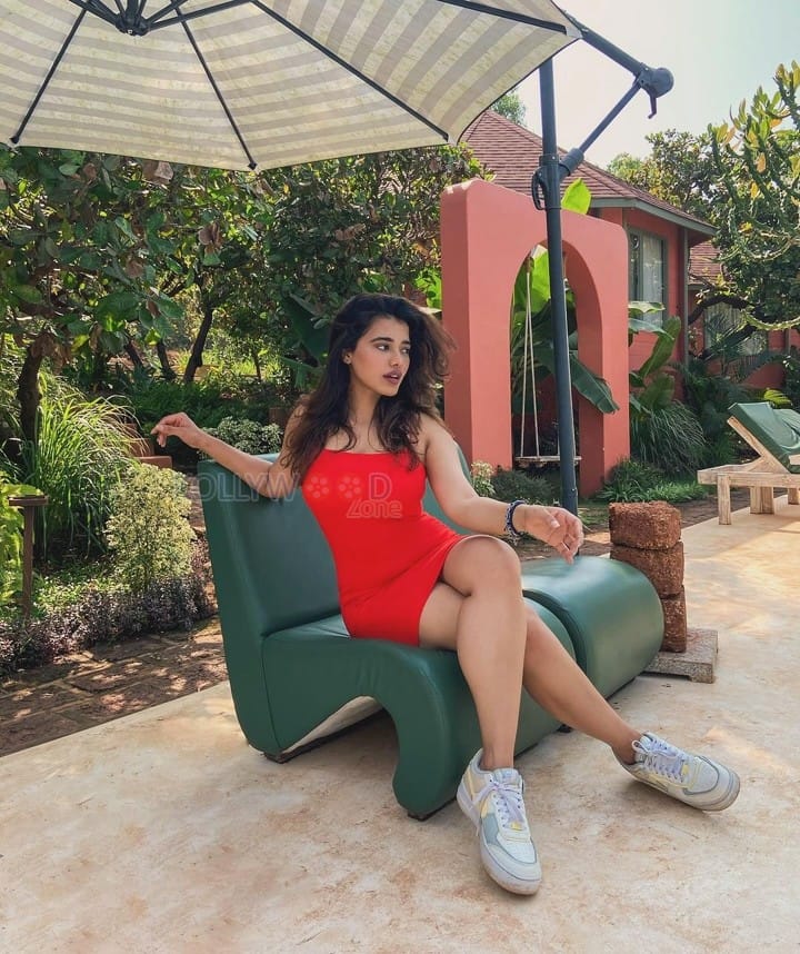 Hot Ketika Sharma in a Red Mini Dress Pictures 06