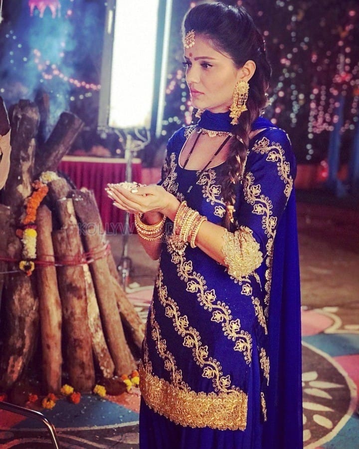 Indian Actress Rubina Dilaik Candid Photos 10