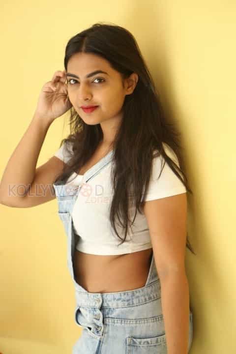 Neha Deshpande At Bichagada Majaka Press Meet Photos 14