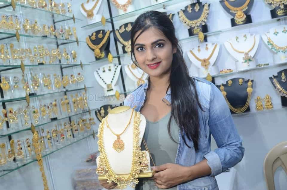 Neha Deshpande At Silk India Expo Photos 01