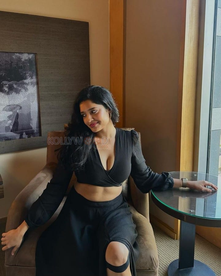 Ravishing Beauty Ritika Singh is Stunning in a Black Low Neck Crop Top with Matching Skirt Photos 04