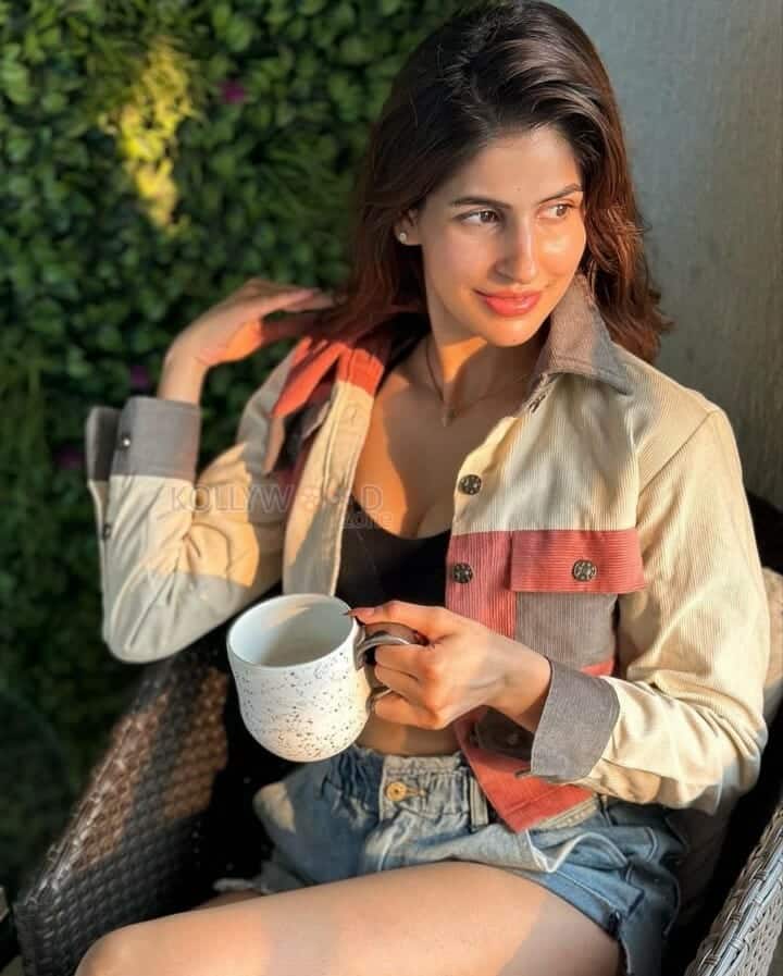 Sakshi Malik Provocative Coffee Photos 01