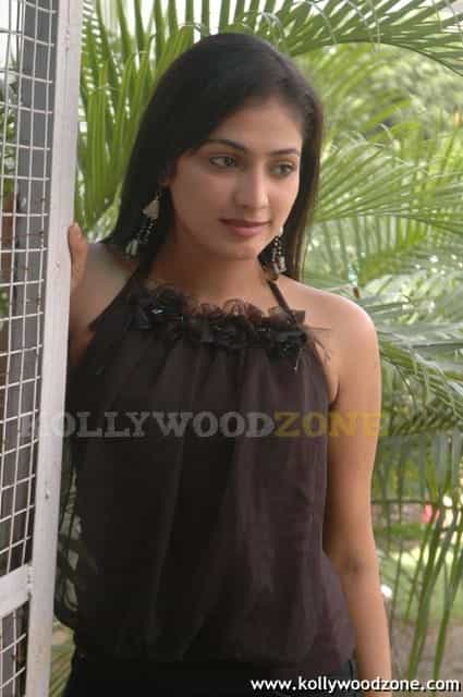 Sexy Actress Hari Priya Stills 01