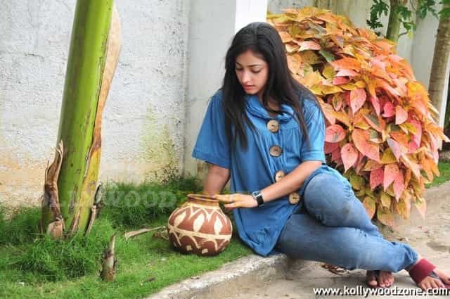 Sexy Haripriya Stills 12