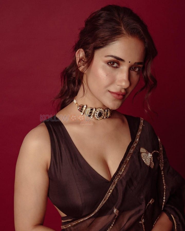 Sexy Ruhani Sharma in a Black Printed Saree with Sleeveless Blouse Photos 08