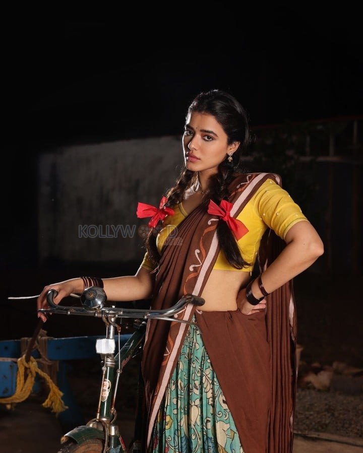 Sexy Village Beauty Ketika Sharma in a Yellow Blouse Brown Half Saree and Green Skirt Photos 06