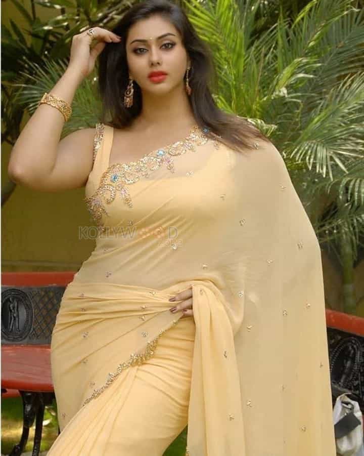 South Siren Namitha Saree Pictures 02