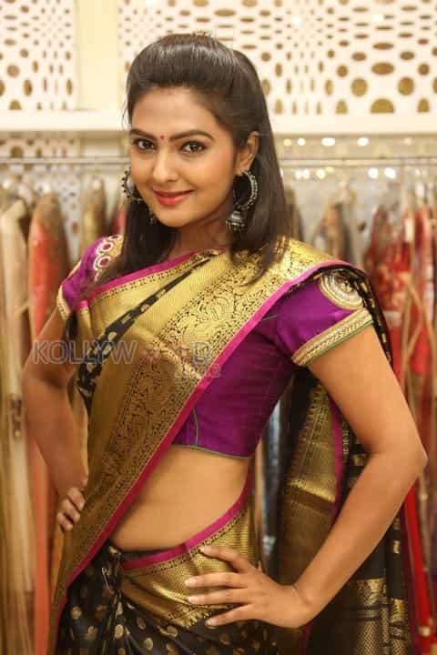 Telugu Actress Neha Deshpande Photos 13