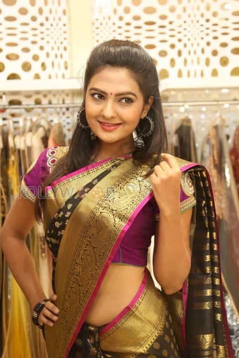 Telugu Actress Neha Deshpande Photos 14