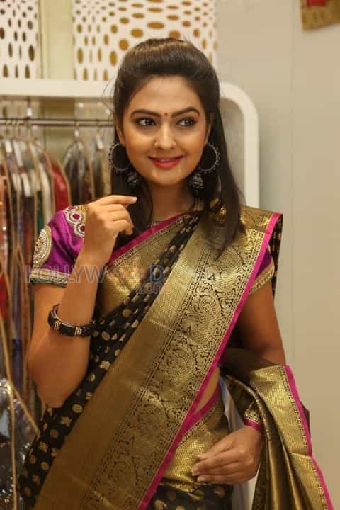 Telugu Actress Neha Deshpande Photos 17