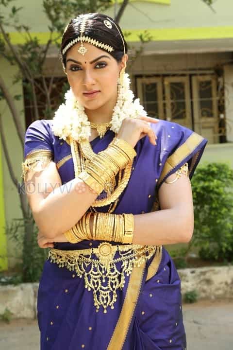 Aayirathil Iruvar Heroine Samuthrika Photos 02