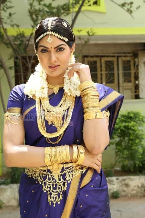 Aayirathil Iruvar Heroine Samuthrika Photos 03