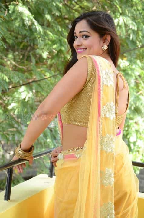 Actress Aswini Hot Saree Cleavage Pictures 04