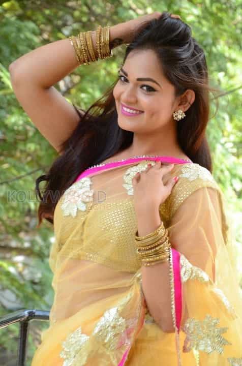 Actress Aswini Hot Saree Cleavage Pictures 07