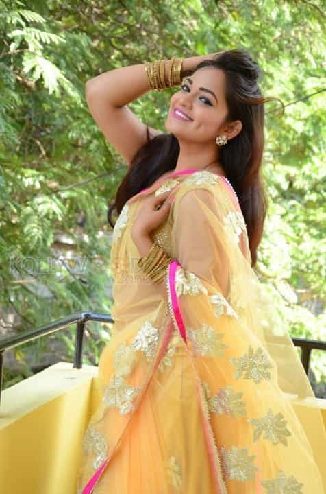 Actress Aswini Hot Saree Cleavage Pictures 08