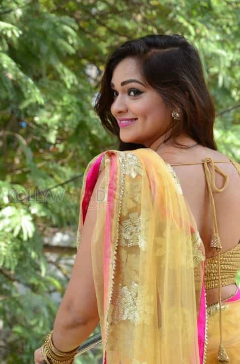 Actress Aswini Hot Saree Cleavage Pictures 21