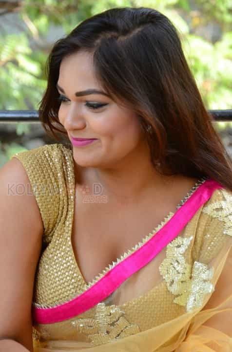 Actress Aswini Hot Saree Cleavage Pictures 34