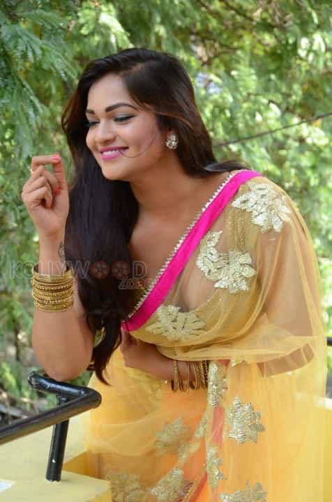 Actress Aswini Hot Saree Cleavage Pictures 54