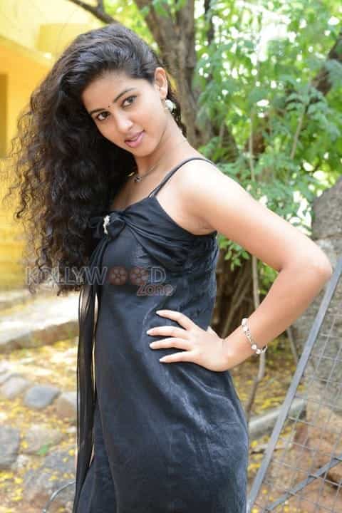 Actress Pavani Sexy Pictures 29