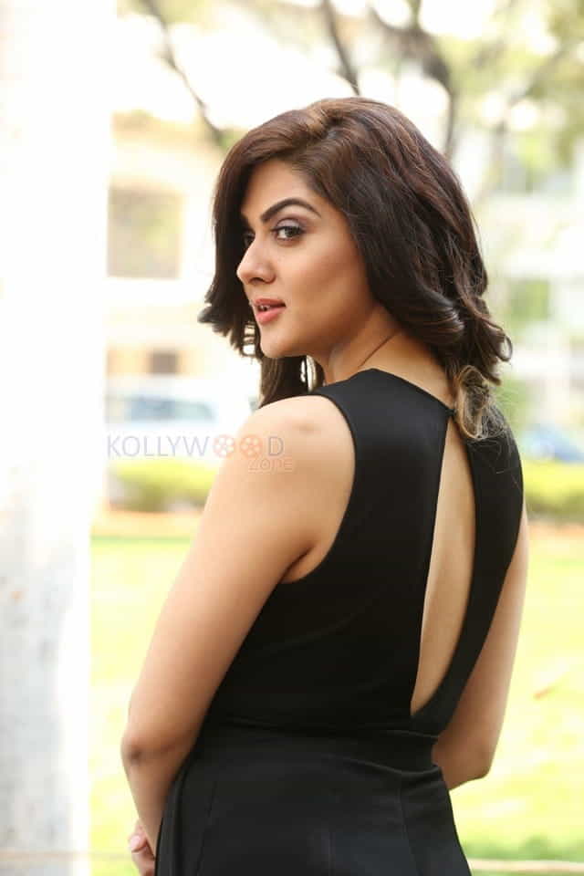 Actress Sakshi Chaudhary Hot In Black Dress Photos 17