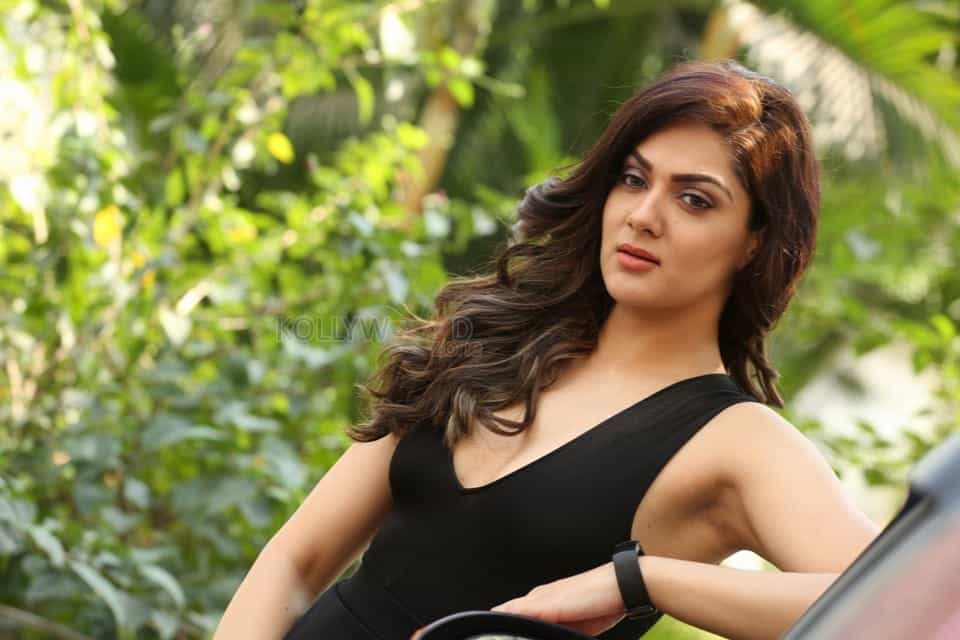 Actress Sakshi Chaudhary Hot In Black Dress Photos 18