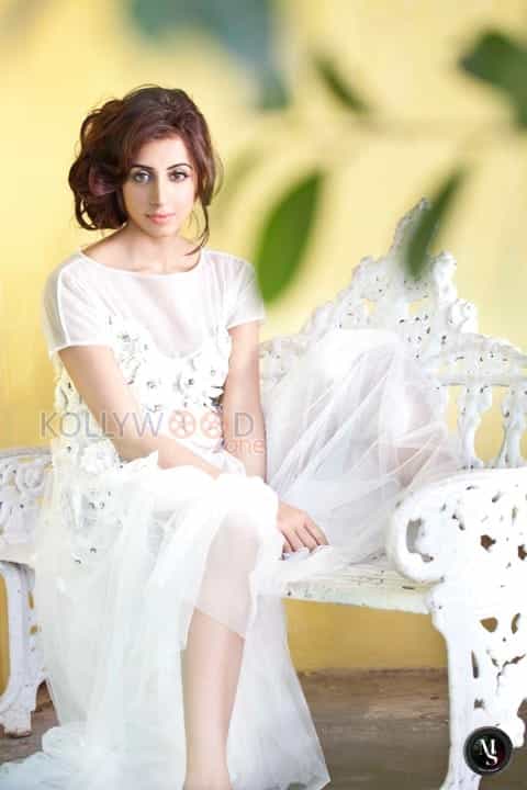 Actress Sanjjanaa Sexy Photoshoot Pictures 09