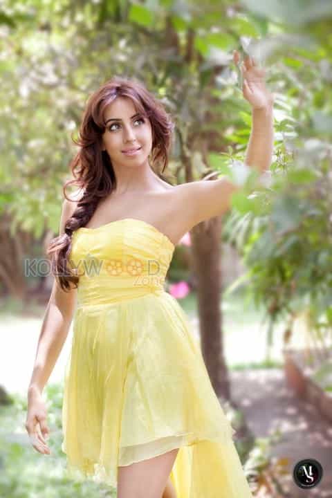 Actress Sanjjanaa Sexy Photoshoot Pictures 15