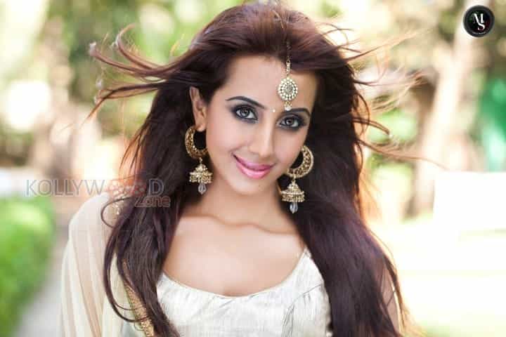 Actress Sanjjanaa Sexy Photoshoot Pictures 20