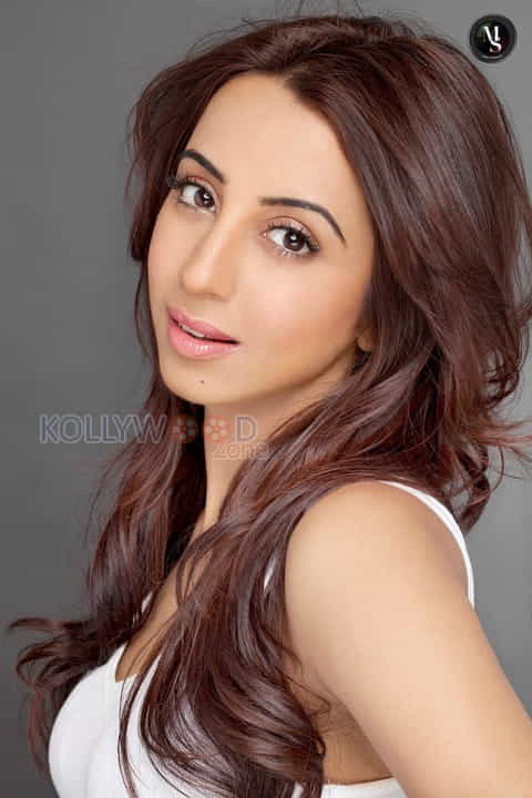 Actress Sanjjanaa Sexy Photoshoot Pictures 21