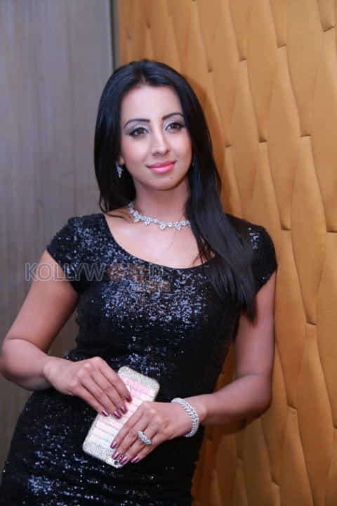 Actress Sanjjanna Galrani At Tollywood Thunders Franchise Launch Photos 03