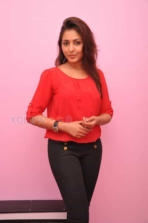 Beautiful Madhu Shalini Photoshoot Stills 06