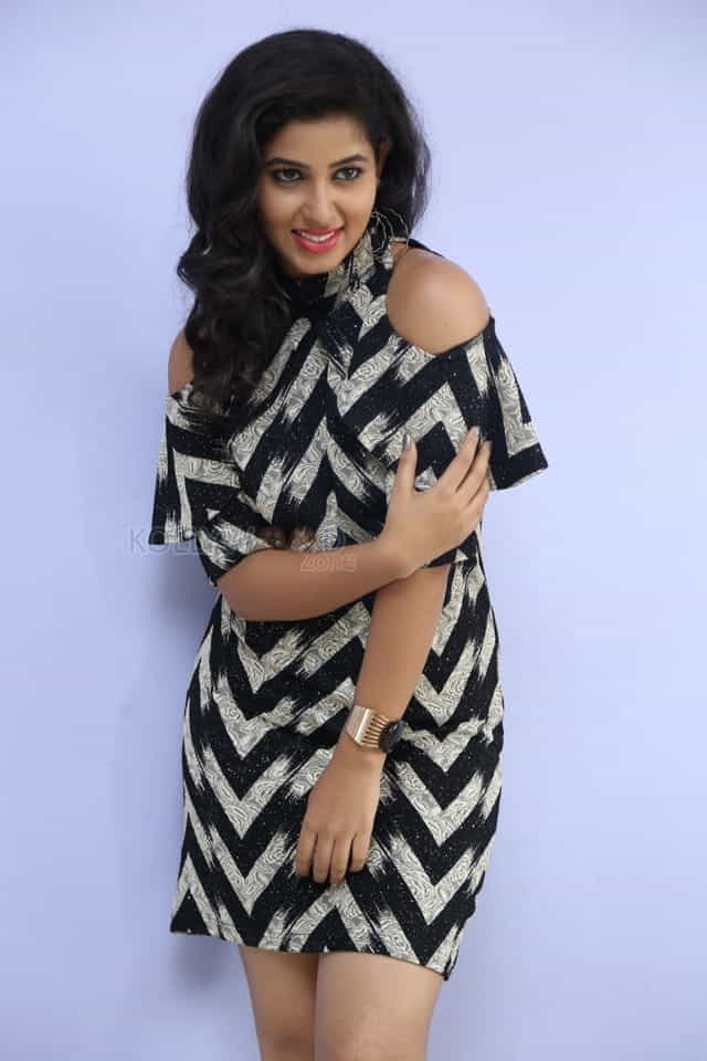 Cute Telugu Actress Pavani Pictures 08