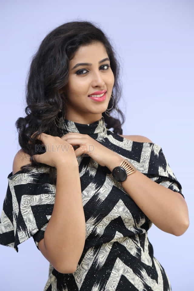 Cute Telugu Actress Pavani Pictures 27