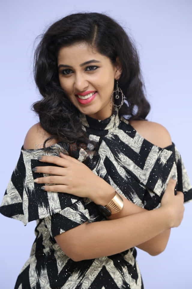 Cute Telugu Actress Pavani Pictures 29