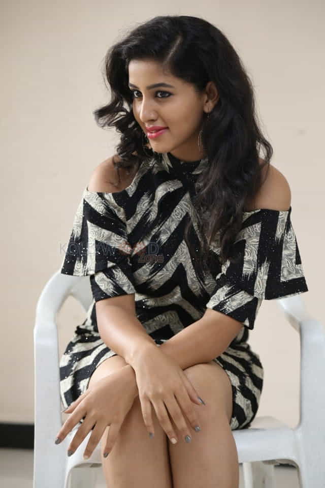 Cute Telugu Actress Pavani Pictures 33