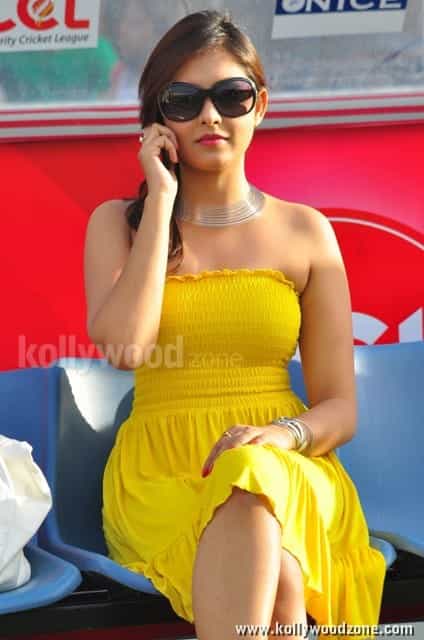 Gorgeous Madhu Shalini At Celebrity Cricket League Finals 02