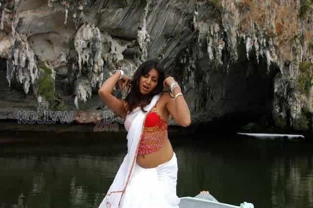 Kannada Actress Sanjana Spicy Saree Photos 02 2