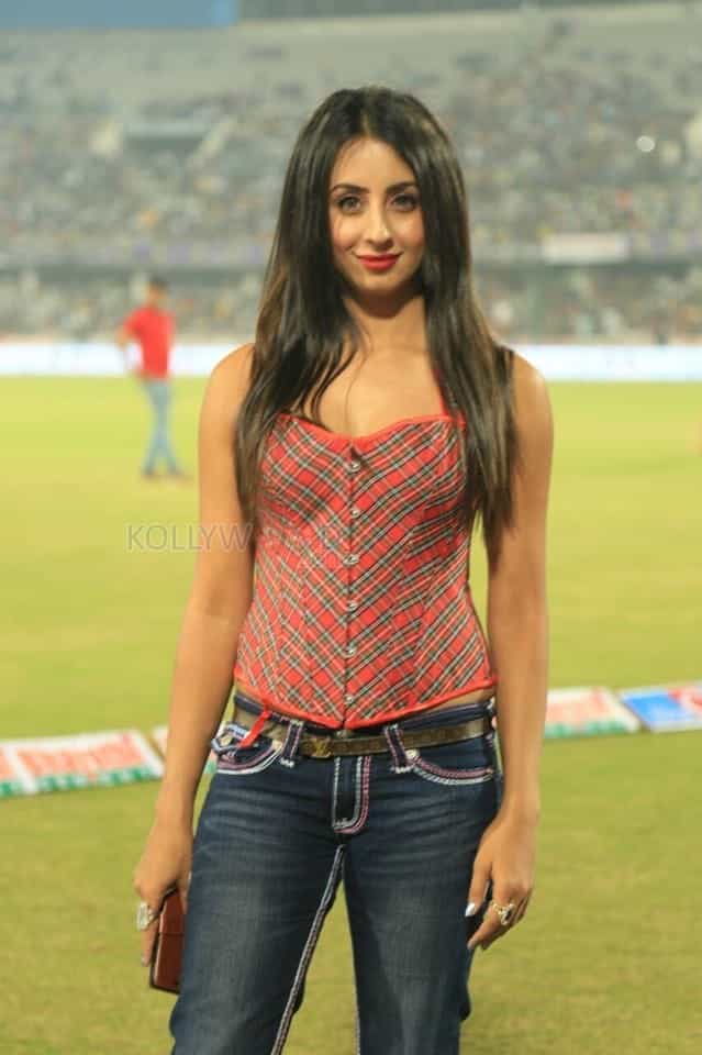 Kannada Actress Sanjjanaa Photos 16