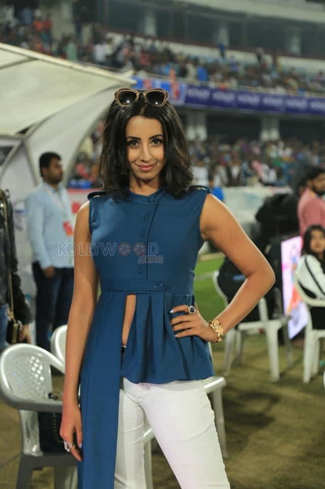 Kannada Actress Sanjjanaa Photos 28