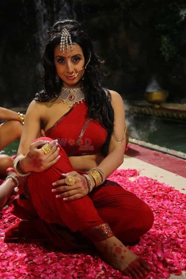 Kannada Actress Sanjjanaa Pictures 10